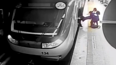 «Εγκεφαλικά νεκρό» το κορίτσι που έπεσε σε κώμα μετά από ξυλοδαρμό από την αστυνομία ηθών του Ιράν