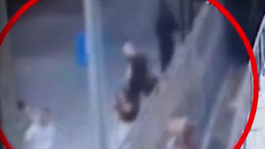 Βίντεο ντοκουμέντο από την επίθεση σε ανήλικους στον σταθμό της Κηφισιάς