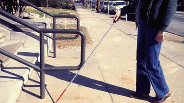 Αναφορά Αυγενάκη για το χρόνιο πρόβλημα απουσίας εκπαιδευτών κινητικότητας στους τυφλούς