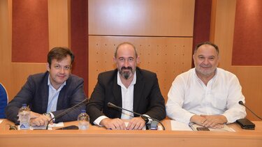 Ο Γιάννης Κουράκης στη συνεδρίαση της ΚΕΔΕ