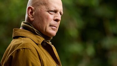 Συγκλονίζουν οι νέες πληροφορίες για τον Μπρους Γουίλις - "Δεν μπορεί να μιλήσει και να περπατήσει"