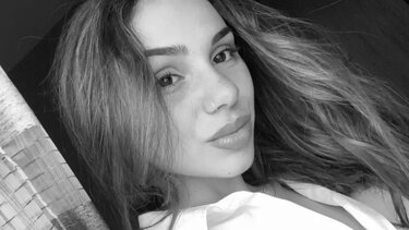 Έμμα Καρυωτάκη: Αφαίρεσαν τη φωτογραφία και τα λουλούδια από το σημείο που σκοτώθηκε