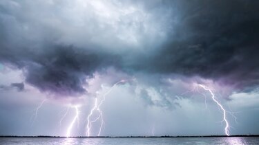 Έκτακτο δελτίο επιδείνωσης καιρού – Πού προβλέπονται ισχυρές βροχές και καταιγίδες