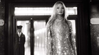 Σίλια Κριθαριώτη: Το λαμπερό πάρτι στο Λονδίνο και η Κέιτ Μος