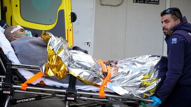 Ναυάγιο στη Λέσβο: Αγωνία για τους 12 ναυτικούς που αγνοούνται