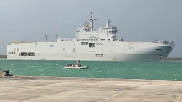 Έφτασε στην Αίγυπτο το γαλλικό πλωτό νοσοκομείο Dixmude για τους τραυματίες από τη Γάζα