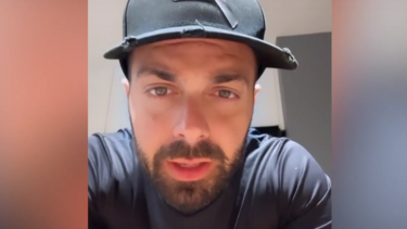 Ηλίας Βρεττός: Σοκάρει για το σοβαρό τροχαίο - "Εκανα κωλοτούμπες, με έσωσε το κράνος"