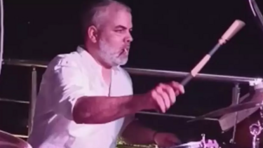 Εύβοια: Ντράμερ έπαθε έμφραγμα στη σκηνή και πέθανε!