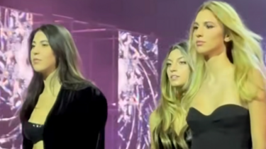 Φαίδρα Παπανδρέου: Η εγγονή του Ανδρέα Παπανδρέου περπάτησε στo MadWalk 2023