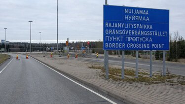 Φινλανδία: Έκλεισαν οι συνοριακοί σταθμοί, δεκάδες μετανάστες στα σύνορα με τη Ρωσία