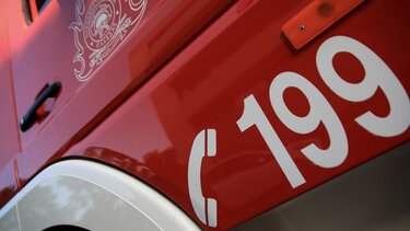 "Έτρεχαν" για την εστία φωτιάς σε οικόπεδο οι πυροσβέστες