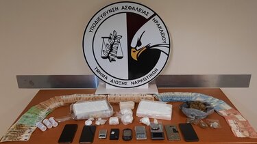 Με πάνω από 2,5kg κοκαΐνη και σχεδόν 20.000 ευρώ πιάστηκαν τρεις Ηρακλειώτες