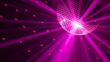 Η Ιστορία της Κυριακής: Το φαινόμενο ντισκοτέκ, μια ταινία και η "καθιέρωση" της σαββατιάτικης εξόδου