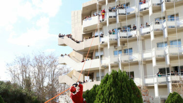 Έρχονται και φέτος οι ... "ιπτάμενοι" Αη Βασίληδες σε ΠΑΓΝΗ και Βενιζέλειο!
