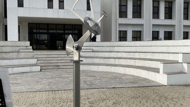 «Αλεκτρύων»: ένα ηλιακό ρολόι στο ΙΤΕ, δια χειρός Ανδρέα Γαλανάκη