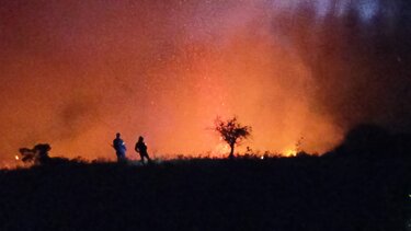 'Συναγερμός" για τη φωτιά στους Αποστόλους Αμαρίου