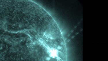 Η NASA, το λέιζερ και το βίντεο με τη γάτα