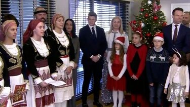 Τα χριστουγεννιάτικα Κρητικά κάλαντα στον Στέφανο Κασσελάκη	