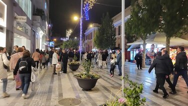 Αψήφησαν το κρύο οι Ηρακλειώτες - Πλήθος κόσμου στο κέντρο 