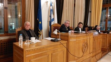 Τελευταία "παράσταση" με πολλή συγκίνηση στο αποχαιρετιστήριο δημοτικό συμβούλιο του Λαμπρινού!