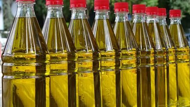 Νόθευε ηλιέλαιο με χημικές ουσίες που το έκαναν να μοιάζει με ελαιόλαδο