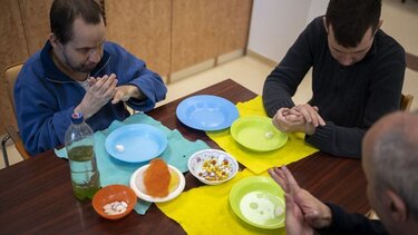 Ουγγαρία: Εκατοντάδες περιμένουν στην ουρά για ένα πιάτο φαγητό