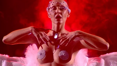 Η Τάμτα topless στο MadWalk!