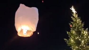 Εκατοντάδες φαναράκια στον ουρανό πάνω από την Πλατεία Αριστοτέλους