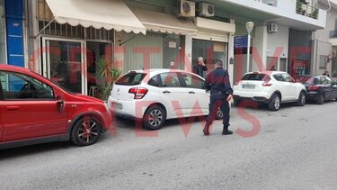 Έστριψε στη Χρυσοστόμου και πήρε παραμάζωμα τέσσερα αυτοκίνητα!