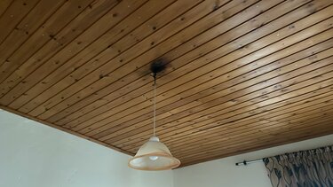 Κεραυνός έπεσε σε σπίτι - Έκαψε τα ηλεκτρολογικά, άνοιξε τρύπα!