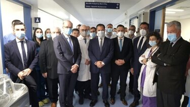 Επίσκεψη Γεωργιάδη στην Κρητικιά που έκανε μεταμόσχευση ήπατος με δότη τον πατέρα της