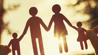 Επίδομα παιδιού: Για ποιους αυξάνονται τα ποσά