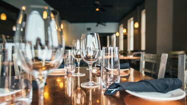 Michelin Guide: Θεσσαλονίκη και Σαντορίνη εντάσσονται στις αξιολογήσεις του Οδηγού Michelin