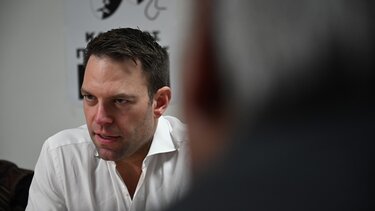 Τα ραντεβού του Κασσελάκη με φορείς του τουρισμού και τη ΓΣΕΕ