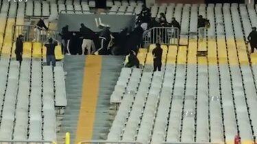 Άγρια συμπλοκή μεταξύ οπαδών σε ποδοσφαιρικό αγώνα στην Αίγυπτο - Βίντεο