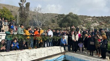 Στο έθιμο της "στέρνας" ο Λευτέρης Αυγενάκης