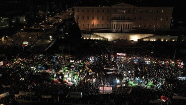 Ολοκληρώθηκε το μεγαλειώδες συλλαλητήριο των αγροτών στο Σύνταγμα