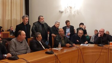 Ένταση στο Δημοτικό Συμβούλιο για τα τέλη στις λαϊκές αγορές- Δείτε βίντεο