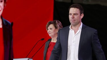 Κασσελάκης: Επαναφορά του 13ου και 14ου μισθού για τους εργαζόμενους στο Δημόσιο