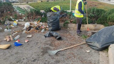 Κάλεσμα για τον καθαρισμό της παραλίας στον Καράβολα