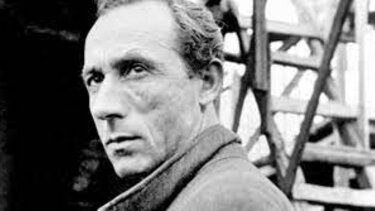 Μάνος Κατράκης: Ο "λεβεντάνθρωπος" από την Κρήτη και το τρυφερό στιγμιότυπο με τη μητέρα του