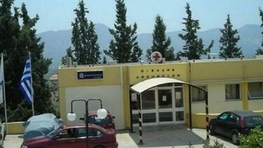 Σύγκρουση τριών οχημάτων στο Τυμπάκι - Δύο τραυματίες