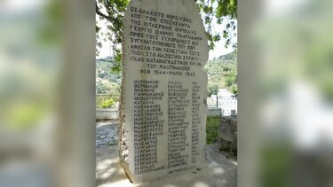 Τιμούν τους νεκρούς στο Μαουτχάουζεν, με καταγωγή από τους Λάκκους