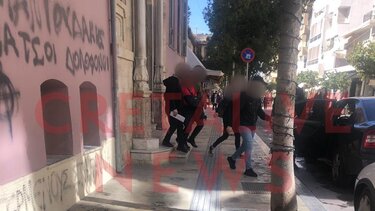 Μπλόκαραν τους τραπεζικούς λογαριασμούς του λιμενικού
