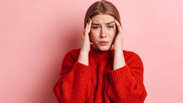 Πονοκέφαλος: Ποια σημάδια πρέπει να μας οδηγήσουν στα Επείγοντα