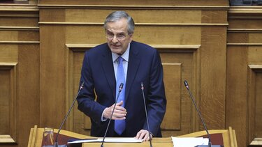 "Κανένα σχόλιο" από το Μαξίμου για την πύρινη ομιλία Σαμαρά στη βουλή