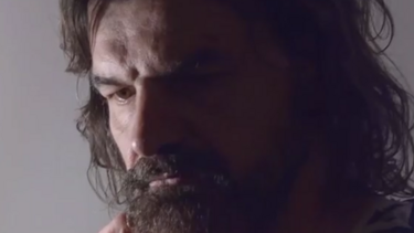 Εξάρχεια: Ποιος είναι ο 50χρονος συγγραφέας και μουσικός που βρέθηκε νεκρός