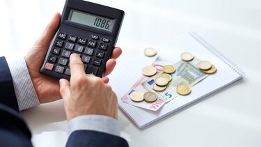 Σχέδιο μείωσης του πλαφόν για τις εισφορές των μισθωτών