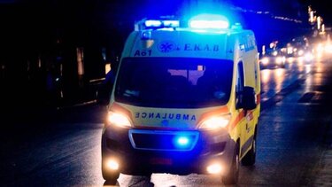 Πυρκαγιά σε σπίτι στον Ταύρο: Χωρίς τις αισθήσεις του ανασύρθηκε άνδρας