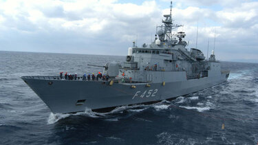 Επιχείρηση «Ασπίδες»: Στο λιμάνι του Τζιμπουτί για ανεφοδιασμό η φρεγάτα «Ύδρα»